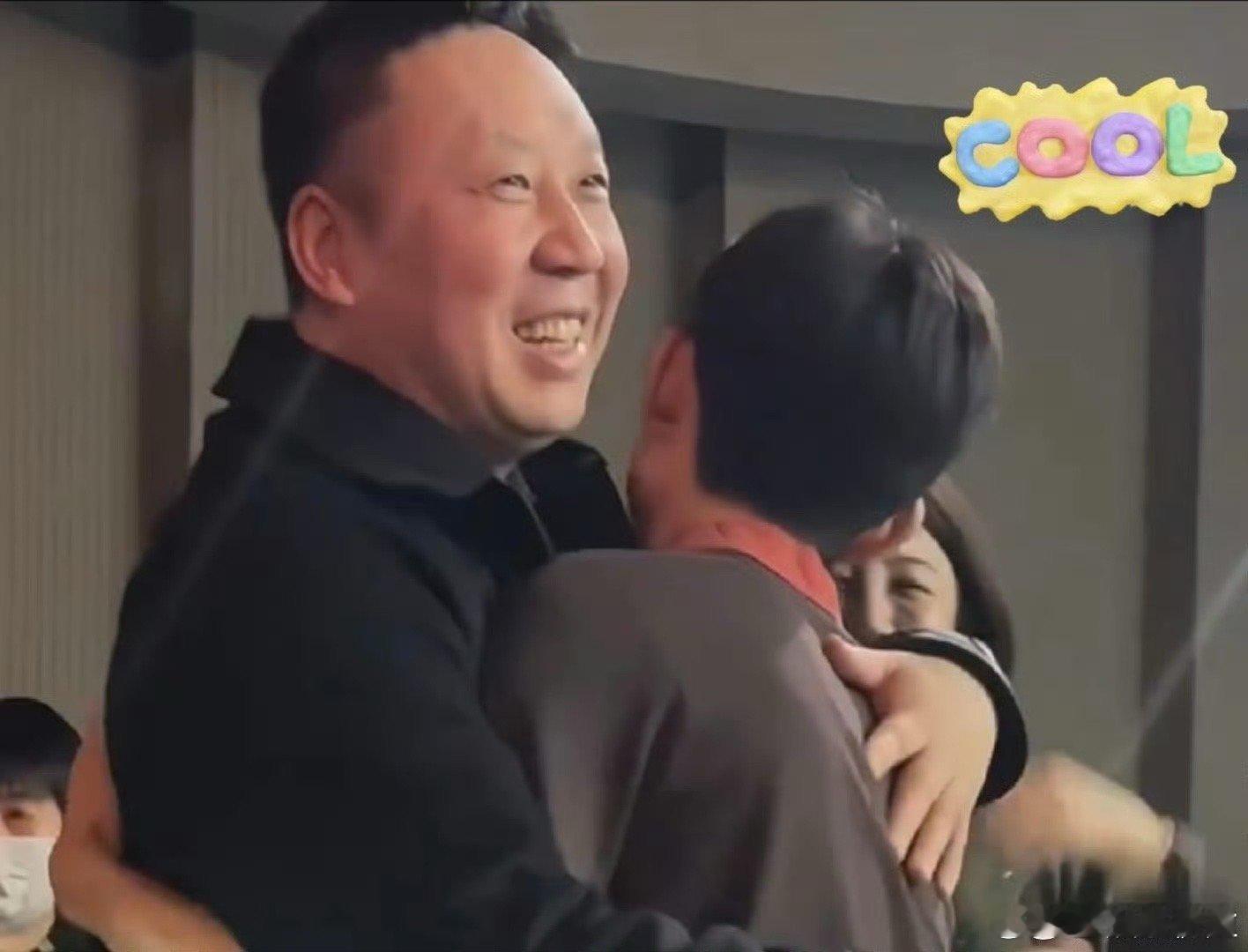 杨紫爸爸也为张一山感到骄傲吧杨紫没到现场，但工作室也送去了鲜花祝贺🎉小雪和刘