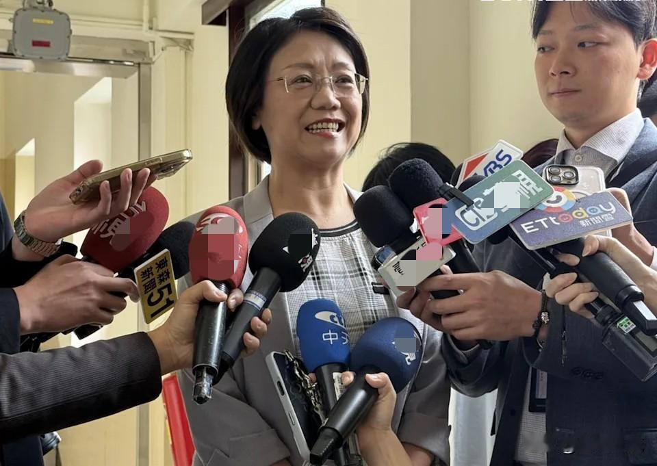 被拔召委翁晓玲喊：如释重负台立法机构今天（8）日举行召委选举，据报道，司法