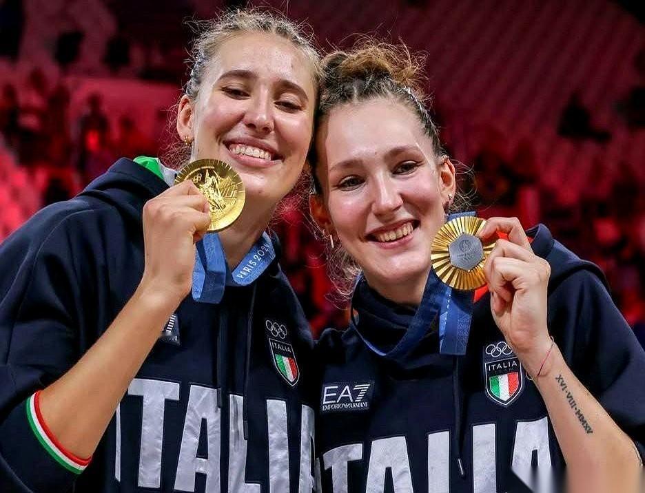 一个时代要落幕了？朱婷在科内，续约谈崩了。那边，22岁的小将庄宇珊，已经被传要