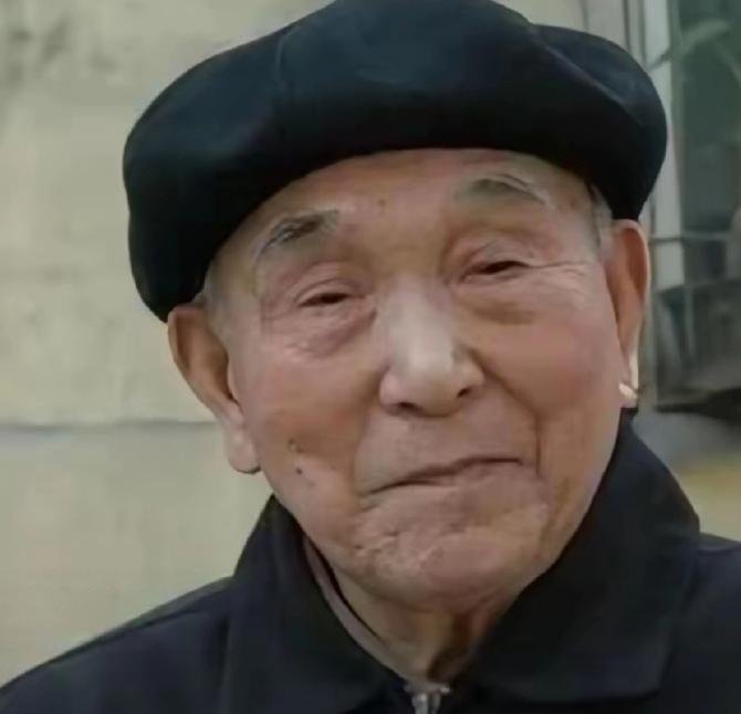 “你真是疯了”，1937年，刚从地里回来的老王头，发现老婆子正把一个光溜溜的男人