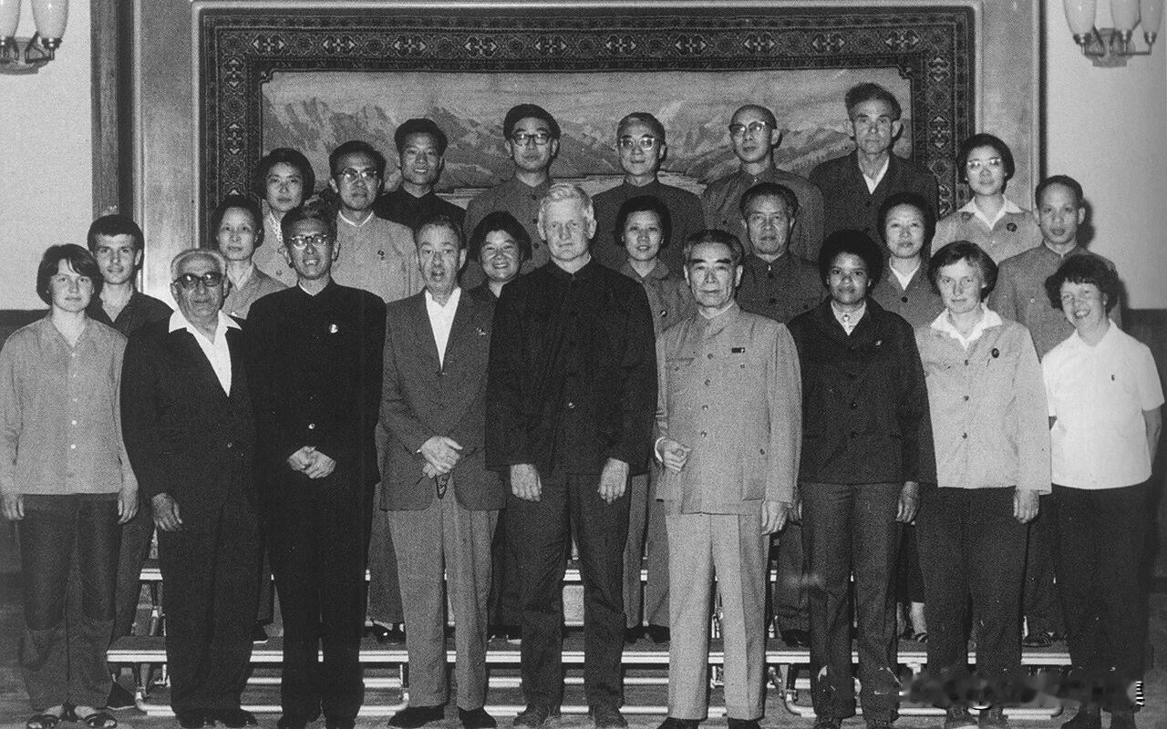 1971年7月24日，周恩来总理在人民大会堂福建厅接见并宴请了韩丁、雷洲安、柯弗