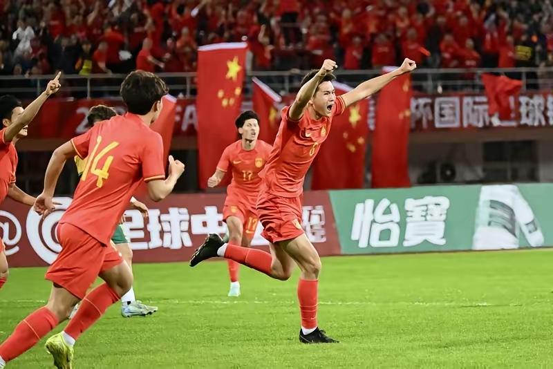 u22国足在熊猫杯史无前例打入决赛，可央视频对这场收官战仍是只看不语：只有画面没