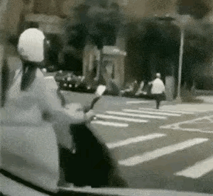 网友:终于知道为啥交警一再要求并查不戴头盔得了。