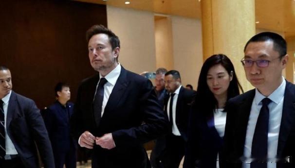 这次中美晚宴，一眼就看出了什么叫“面子给足，底子不交”！你看，任正非、汪韬、
