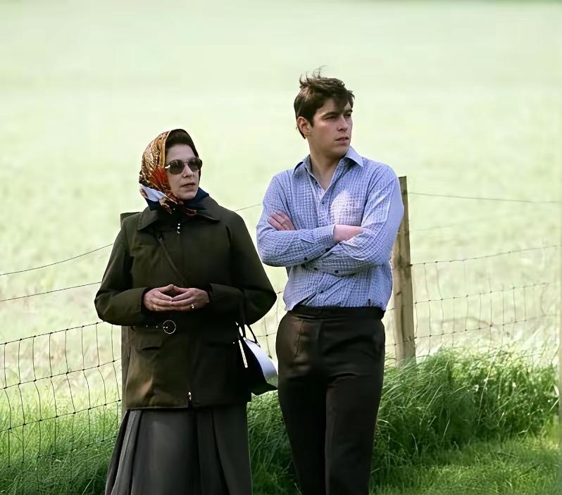 如若英女王还在，她会护着最爱的儿子，安德鲁吗？如果当年不是女王，丑闻缠身的安德