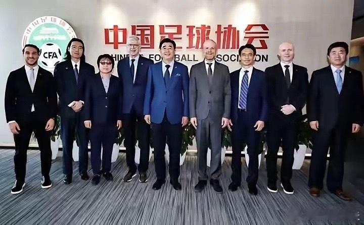 宋主席出面，这事儿基本稳了！今日，中国足协主席宋凯在北京会见了国际足联秘书长格拉
