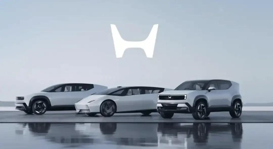 本田换标也不是才公布的，至少在去年东风本田S7和广本P7就有了这个去边框的车标。