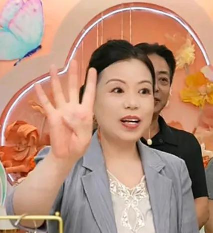 今天的直播真给力，上午一直直播到下午两点才结束，许敏一直在直播间，精神状态非常好