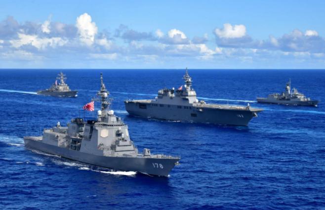 封锁我航母出海口？10月3日，日本“浦贺号”扫雷艇在驱逐舰护卫下，抵达我辽宁舰航