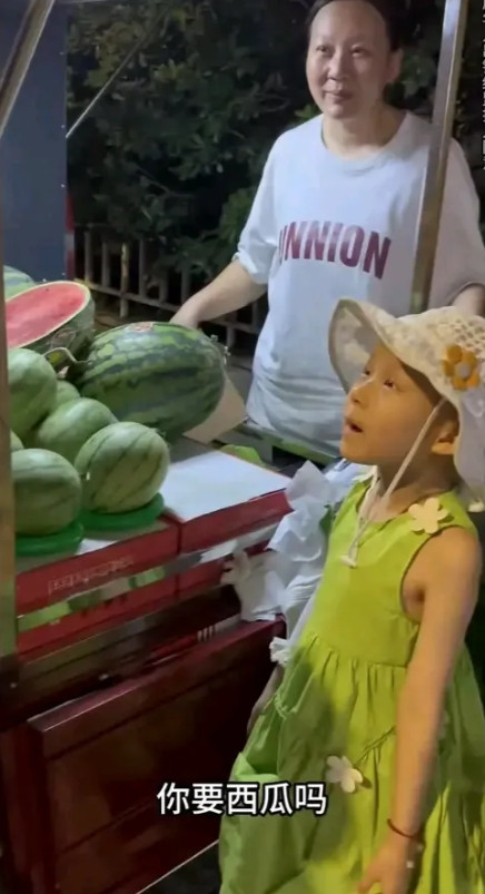 看哭了，重庆一位7岁女儿得了神经母细胞瘤，爸爸丢下她跑了，妈妈辞去医生工作带她四