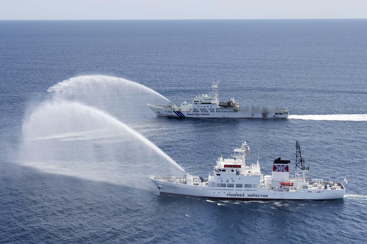 日本强行扣押中国渔船，11人被当场抓走，手段强硬蛮横。　2月12日，日本九州