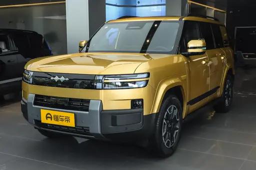 《方程豹钛7这种车，最有意思的是硬派外观开始家用了》 看方程豹钛7的时候，我