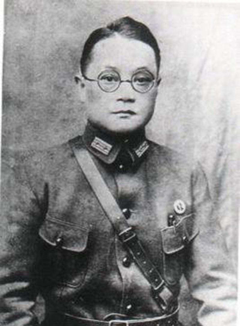 1949年起义前夕,国军上将潘文华遭遇惊险一幕:自家七姨太竟是特务。这位川军大佬