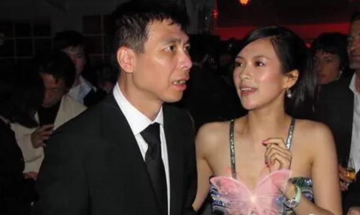 2009年，章子怡2次苦求冯小刚，希望出演《唐山大地震》，冯小刚丝毫不念