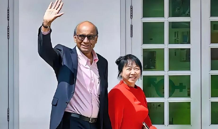 一张图就把新加坡的尴尬说透了：总统是印度裔，夫人是日本人。前总理李显龙曾公开表