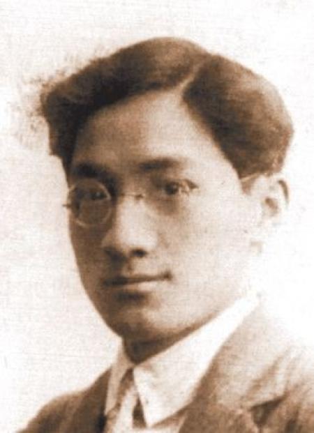 1931年，徐志摩刚走，他老爷子就包揽了陆小曼的生活费，月月寄钱。但这老头脾气硬