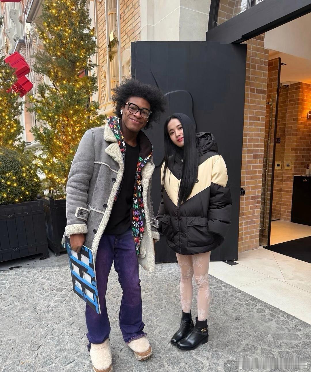 巴黎偶遇蔡依林，本人好小一只特别年轻!已经45岁的她看本人就像一个不到30岁的年