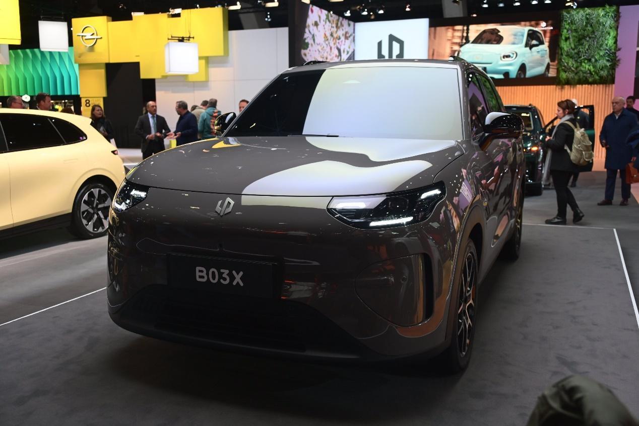 国内外先后亮相！零跑A10抢先看，重塑10万级价值标杆？ 近日，备受期待的零