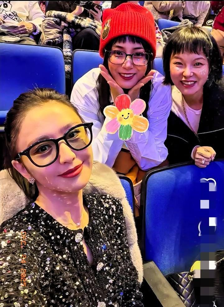 我发现维持十年友谊的秘密：一年只说一句话。言承旭最新采访坦白，他给佟丽娅发消息