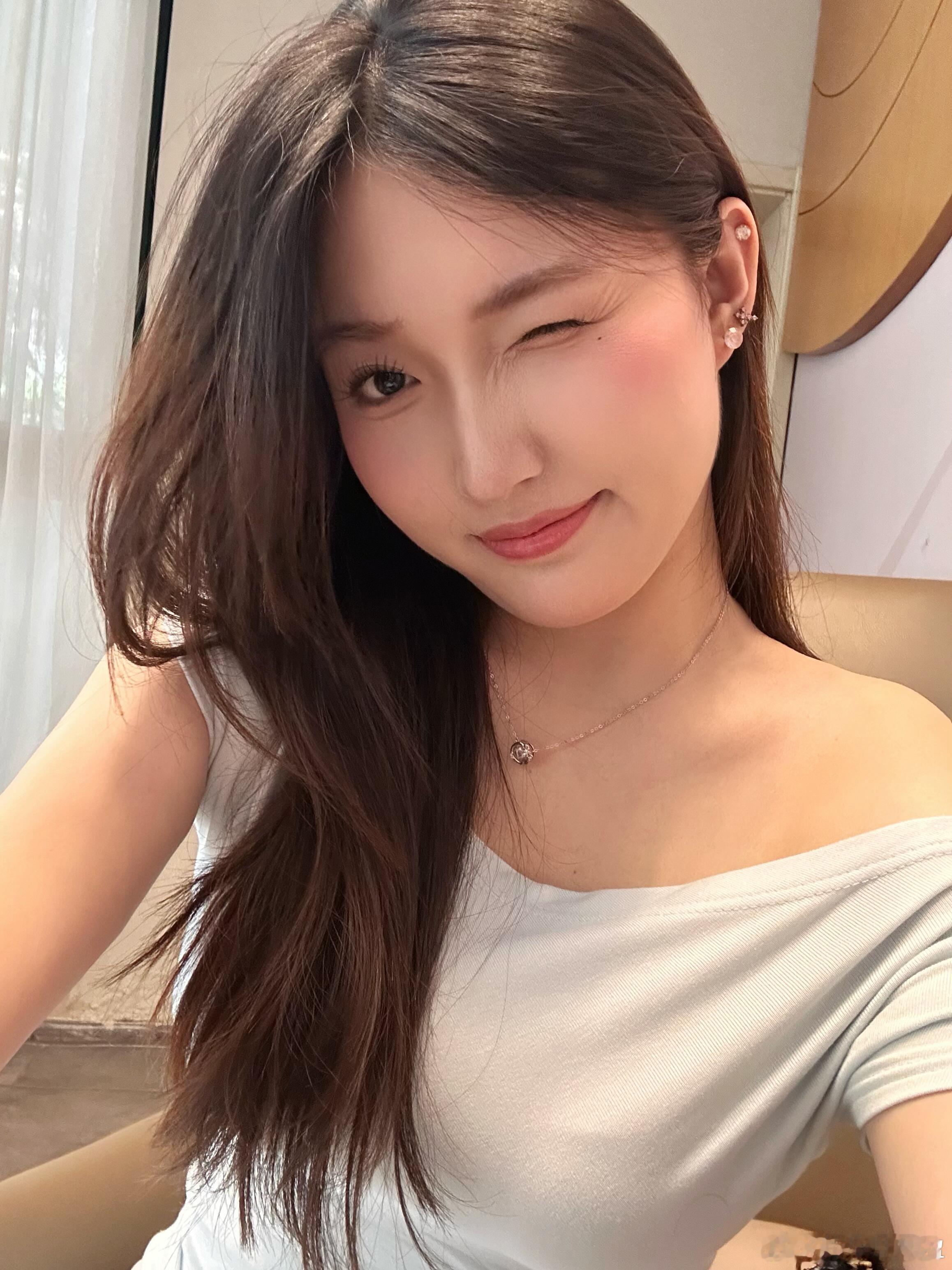 你很可爱如果有天我征服了世界我会把你留下来