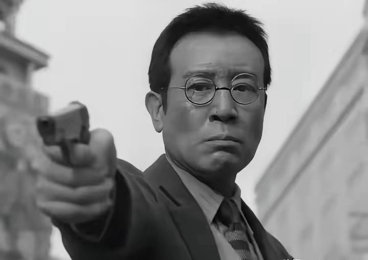 现在提起明星片酬,大家总先想到数字后面的零有多吓人,可于和伟这次直接把1200万