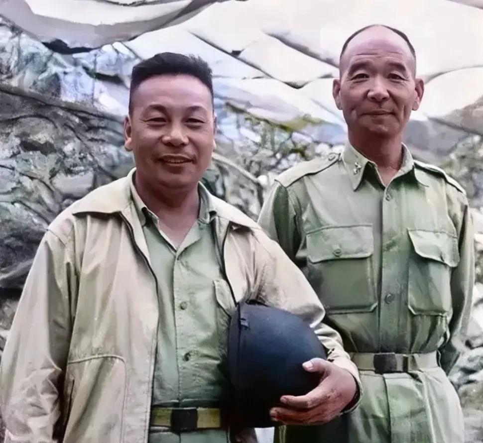 一张老照片，拍摄于上世纪60年代的金门，这才是他们二人的真实面貌，不是演员饰演的