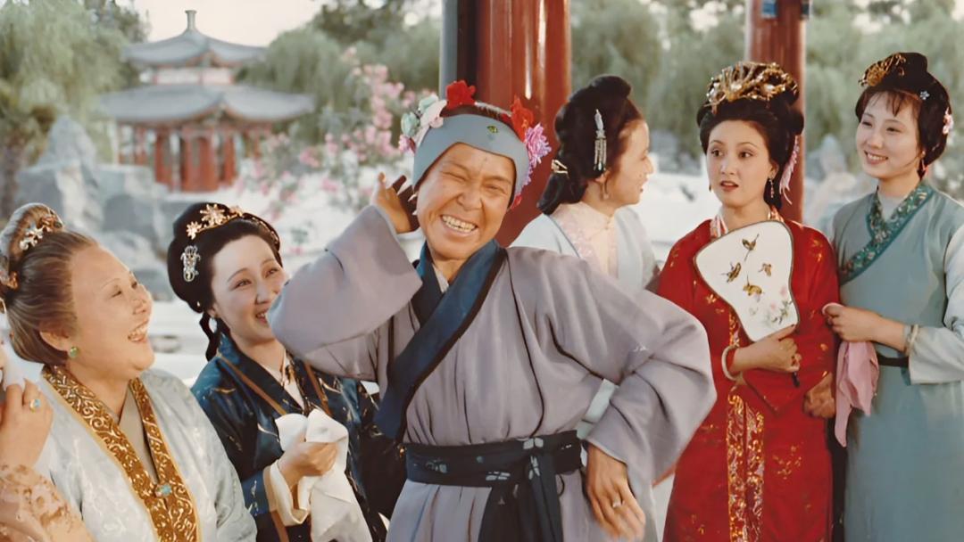 李在明这次在中国的一言一行，我算是看明白了：他就是《红楼梦》里那个“大智若愚