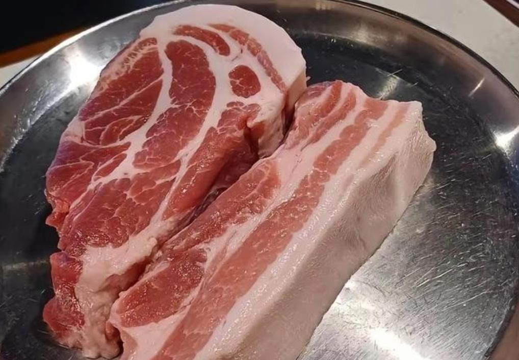 猪价跌破5元，14亿人餐桌暗藏被低估的经济暗线。在中国，猪价从来不止是