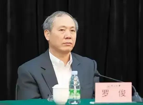中山大学原校长罗俊院士现在到底属于华科还是中大?罗校长离中大、回华科后，近日又