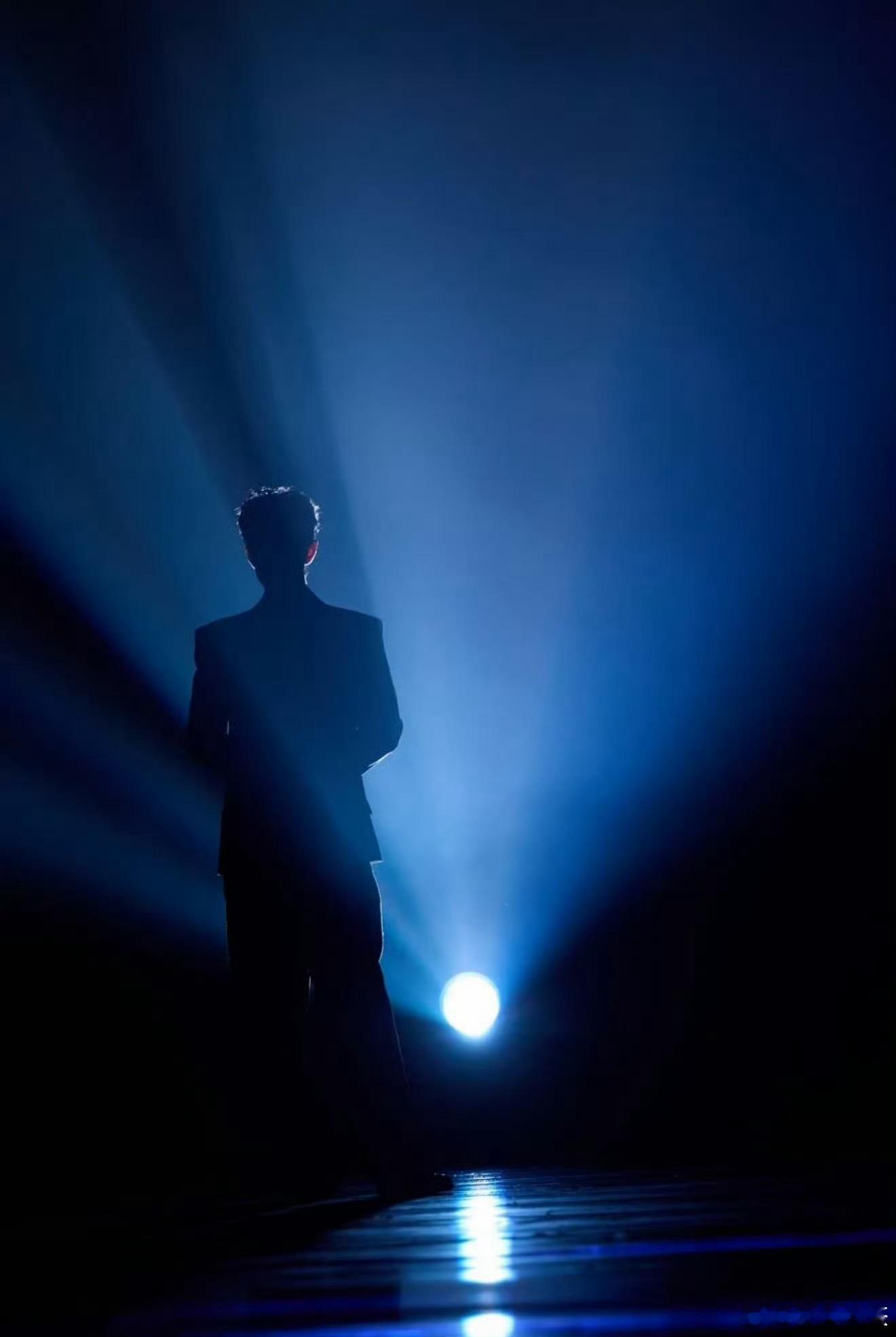 😯是白马王子肖战已连续3年亮相网络视听盛典