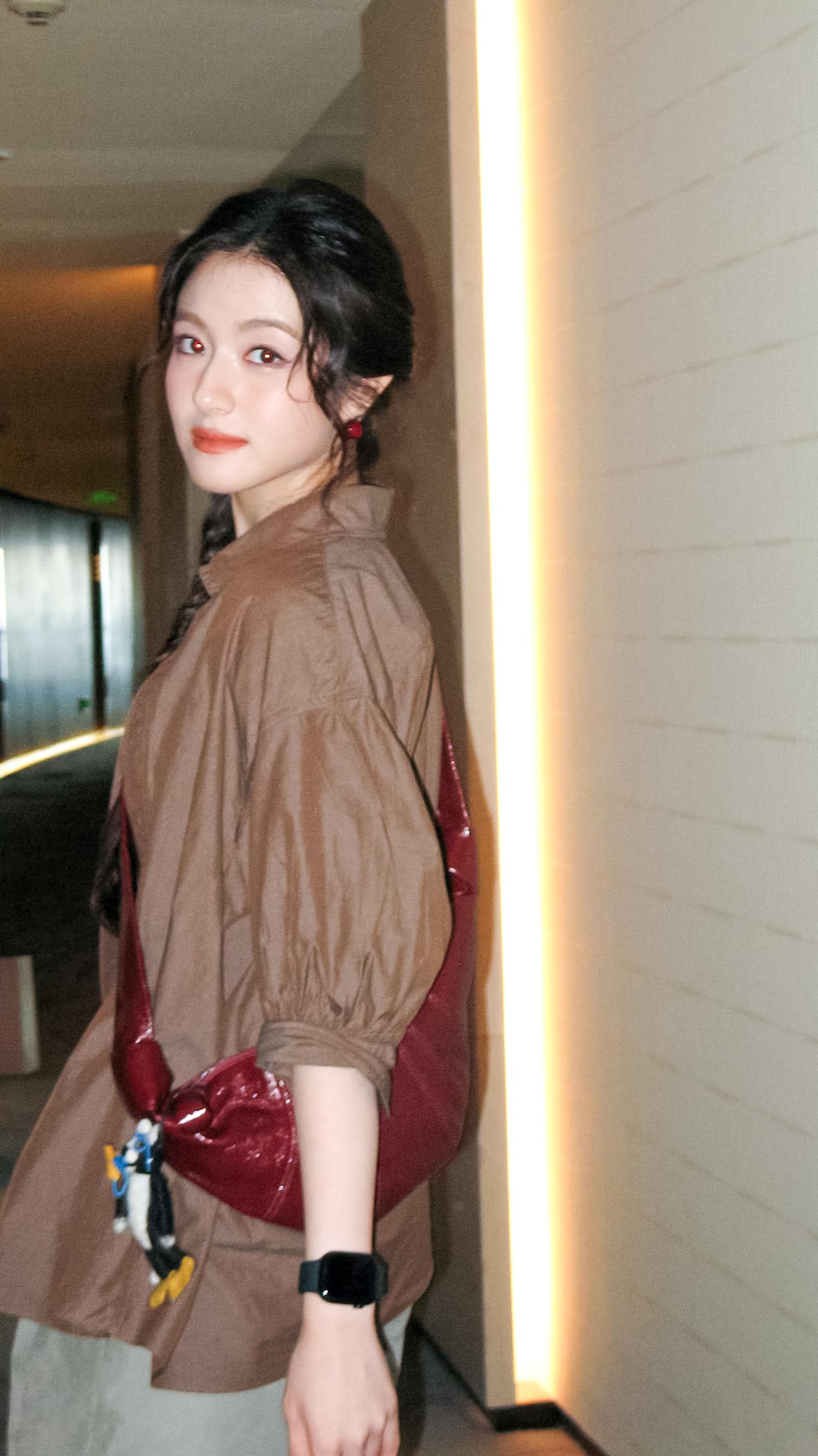 李兰迪🧸迪哒三两声壁纸➕头像自修|李兰迪​​​