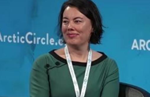 格陵兰矿产资源部的部长纳塔尼尔森说了一句大实话，我们天天在防着中国，整天喊着去中