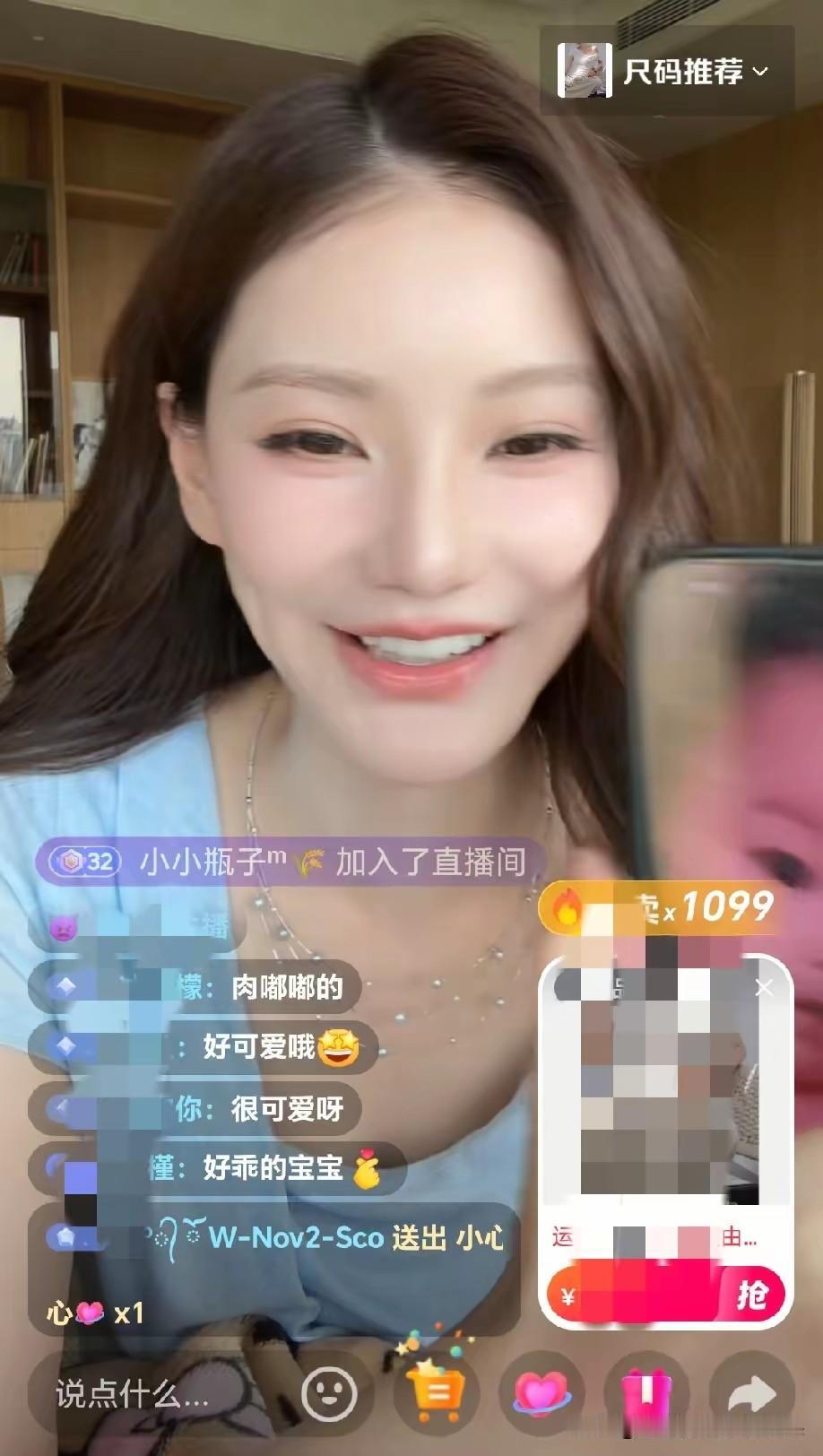 要说筱梅这人气是实打实回暖喽，一开直播在线立马破万，热度噌噌往回找补。开播唠嗑