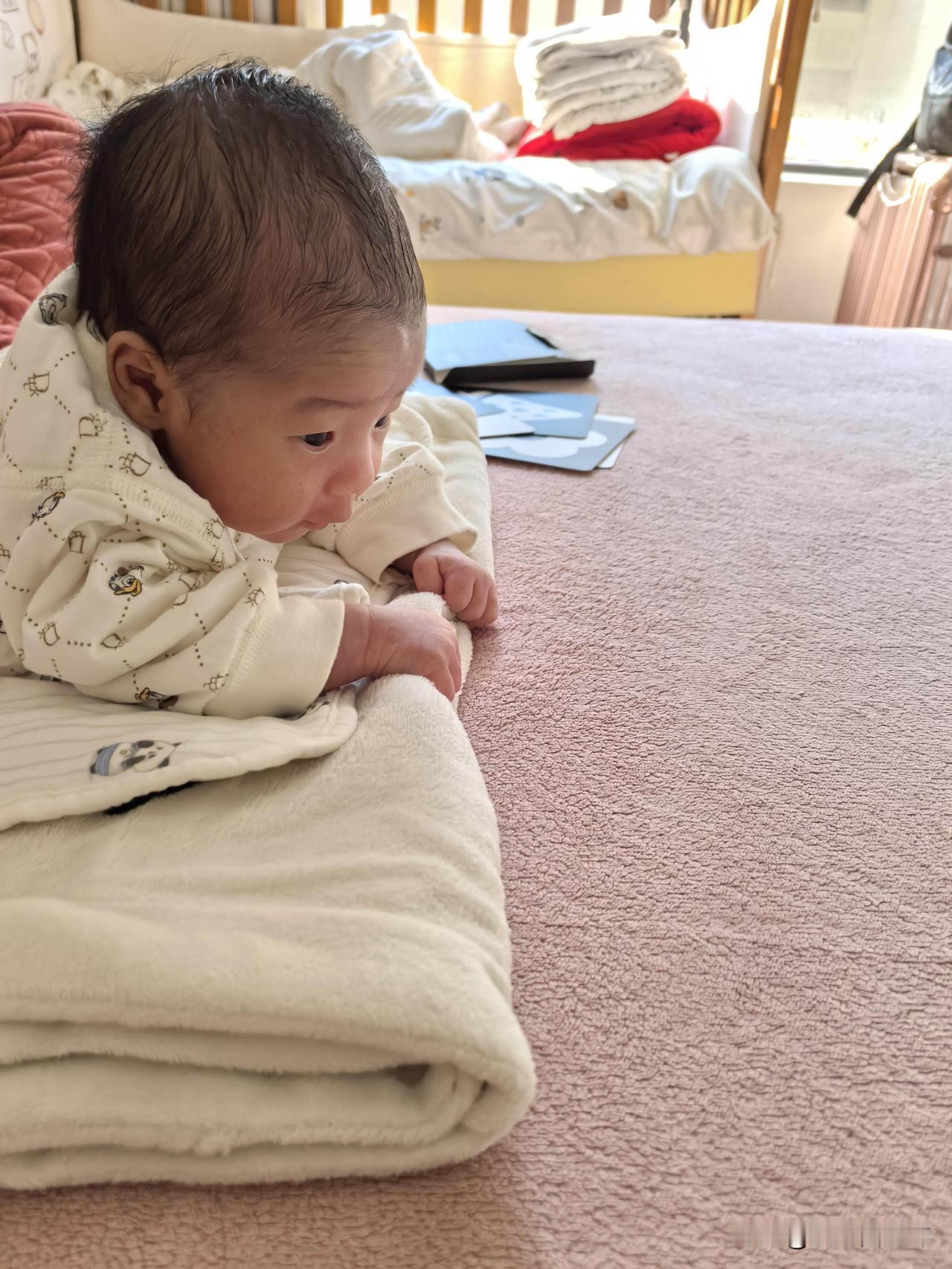 1月9号，宝宝出生22天的时候，月嫂阿姨因为严重过敏提前下户了，我在什么都还没学