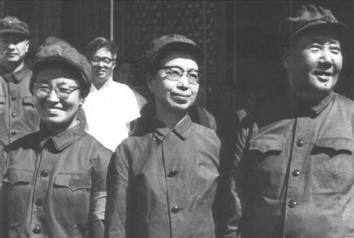 历史上的今日1968年10月9日审阅周恩来、陈伯达、康生、江青本日下午