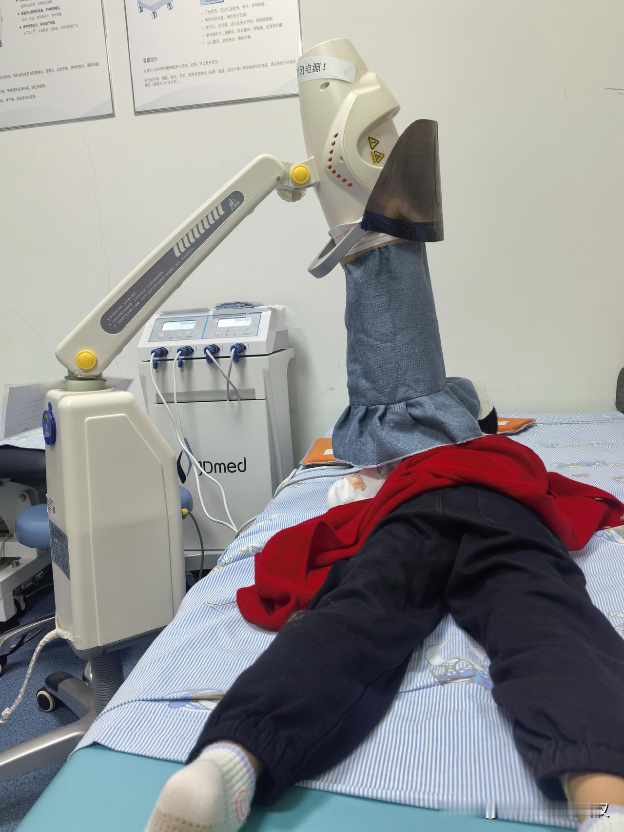 孩子和妈妈在一起最有安全感。5岁多的小柚子没有喝药睡觉，就做完了颈部核磁共振