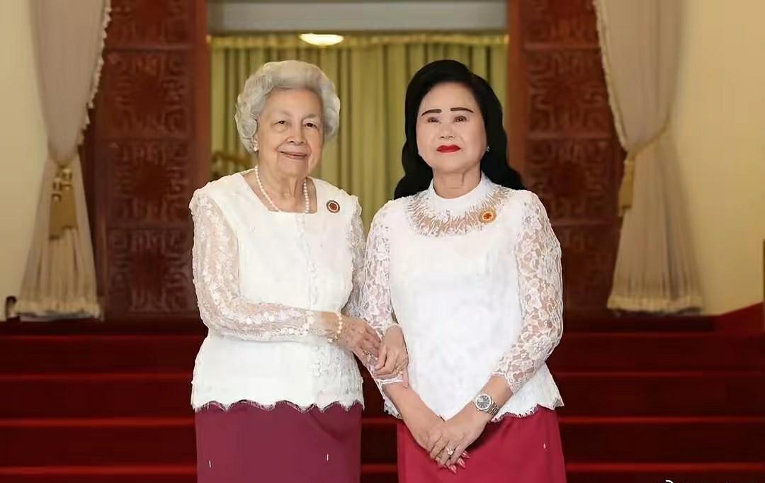 洪森太太文拉妮女亲王应不应该换一下化妆师？网友说她这个化妆不像正常人的化妆，像