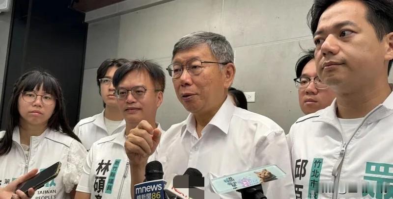 柯文哲：新竹县长选情五五波柯文哲今天（4日）到新竹县竹北市参加邱臣远的竞选活