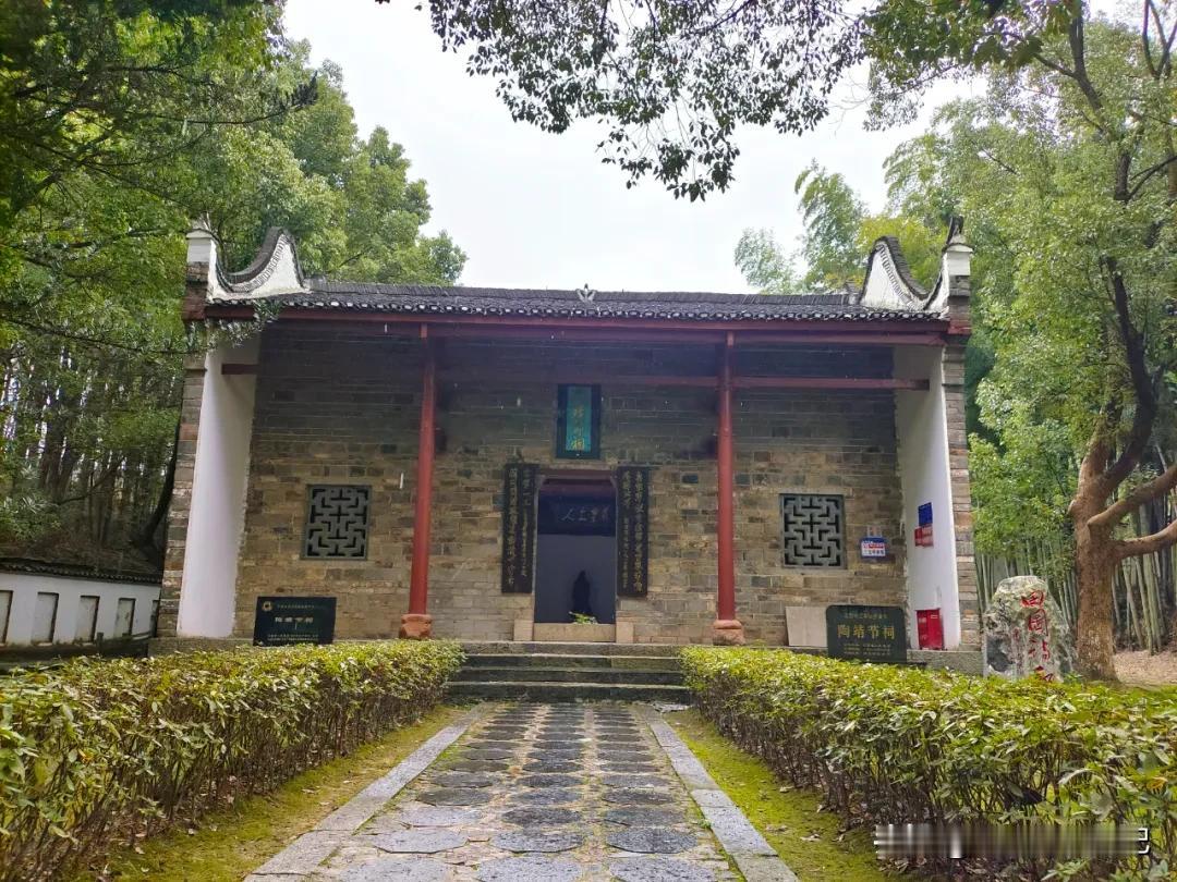 此番到沙河，也想看看陶渊明等人的遗迹。沙河街的中华贤母园是弘扬岳飞、陶渊明等