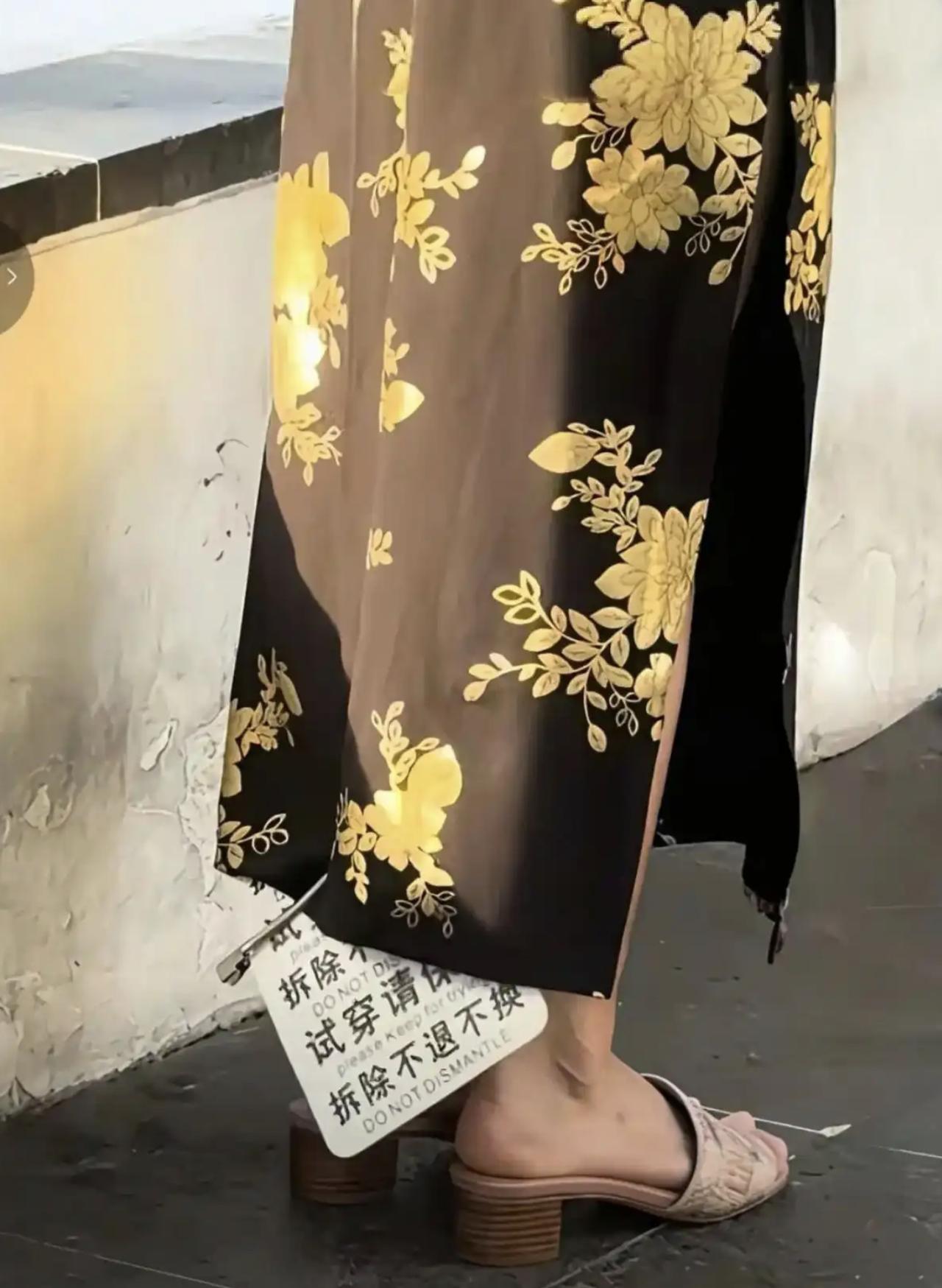 女子121件衣服掉包退货，健身房里正跑步呢，警察来了！北京这姐们，121件新