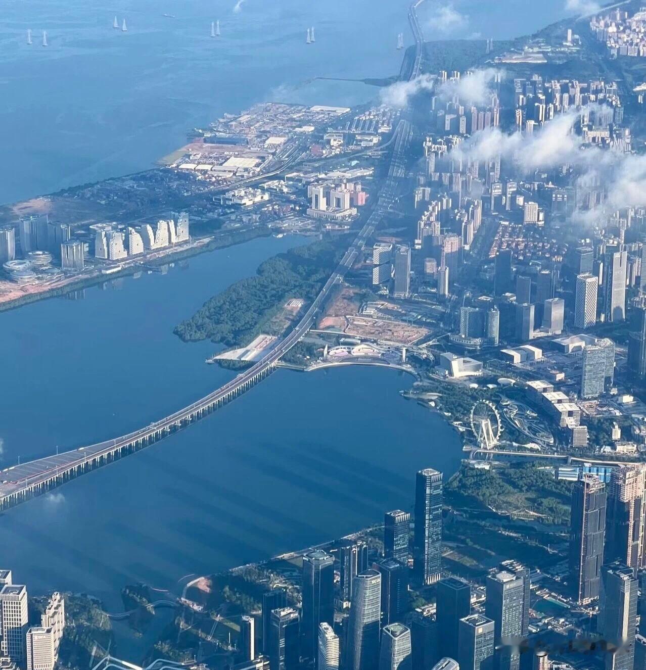 五十岁之后一旦失业了，我期待已久的职业是做个园林绿化工，天天修剪、栽种那些花花草