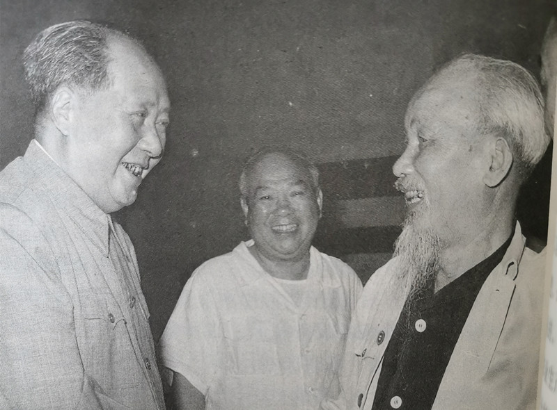 1994年，中央在北京开会，会后，江泽民主席专门留下一位88岁的老人，他叫江华。