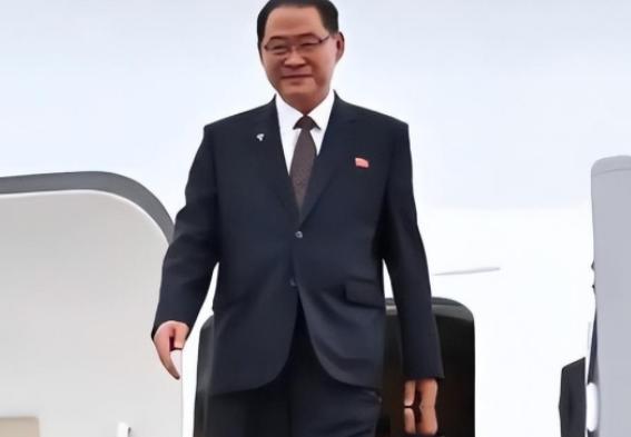 彻底反转！叫嚣多年的头号反华鹰派，被中国制裁六年，访华后当众认输谁也不曾预料，