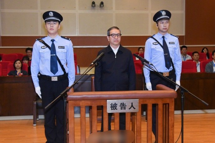 #蒋超良受贿7.46亿余元#这个数字刷新了很多人的认知，权力一旦失去约束，就会变成疯狂敛财的利器，反