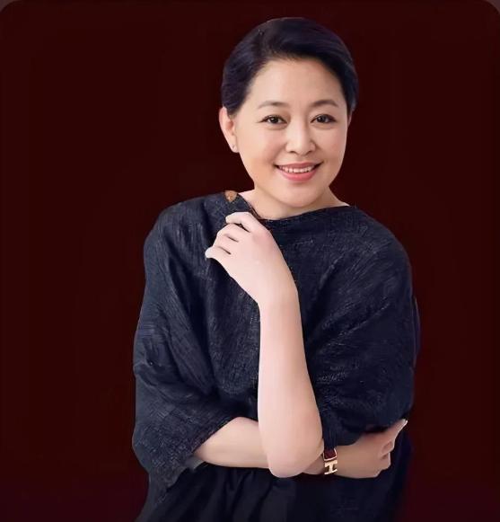 九十年代，倪萍家包括保姆一共5个人，但她每天做4只海参，保姆没份，倪萍姥姥说：“