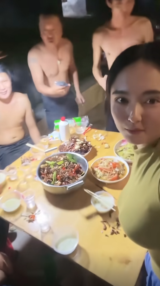 好多螃蟹，但是我就爱喝椰子。