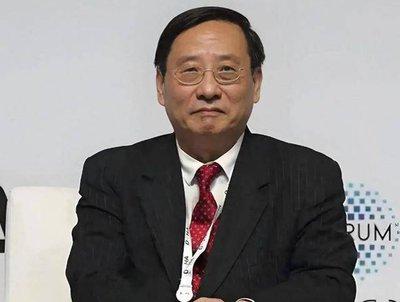 高志凯教授一张口就把西方整崩溃，他表示，中国的瓷器烧制技术，欧洲花了一两百年也赶