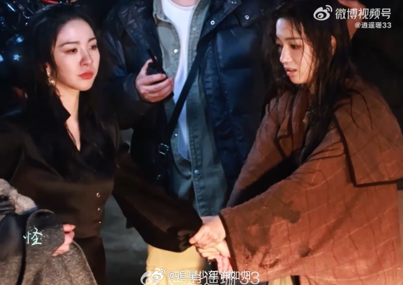 代露娃黏人小狗看完代露娃这段想偷狗了黏人小狗这个称号确实没白叫。缠着姐姐不让走