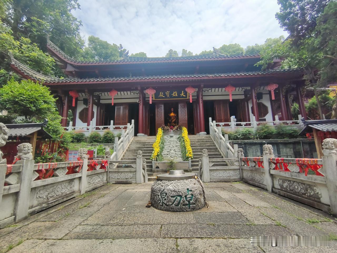 虎泉和卓刀泉是一眼泉（井）还是两眼泉（井）？[笑着哭][笑着哭][笑着哭]有人说，虎泉