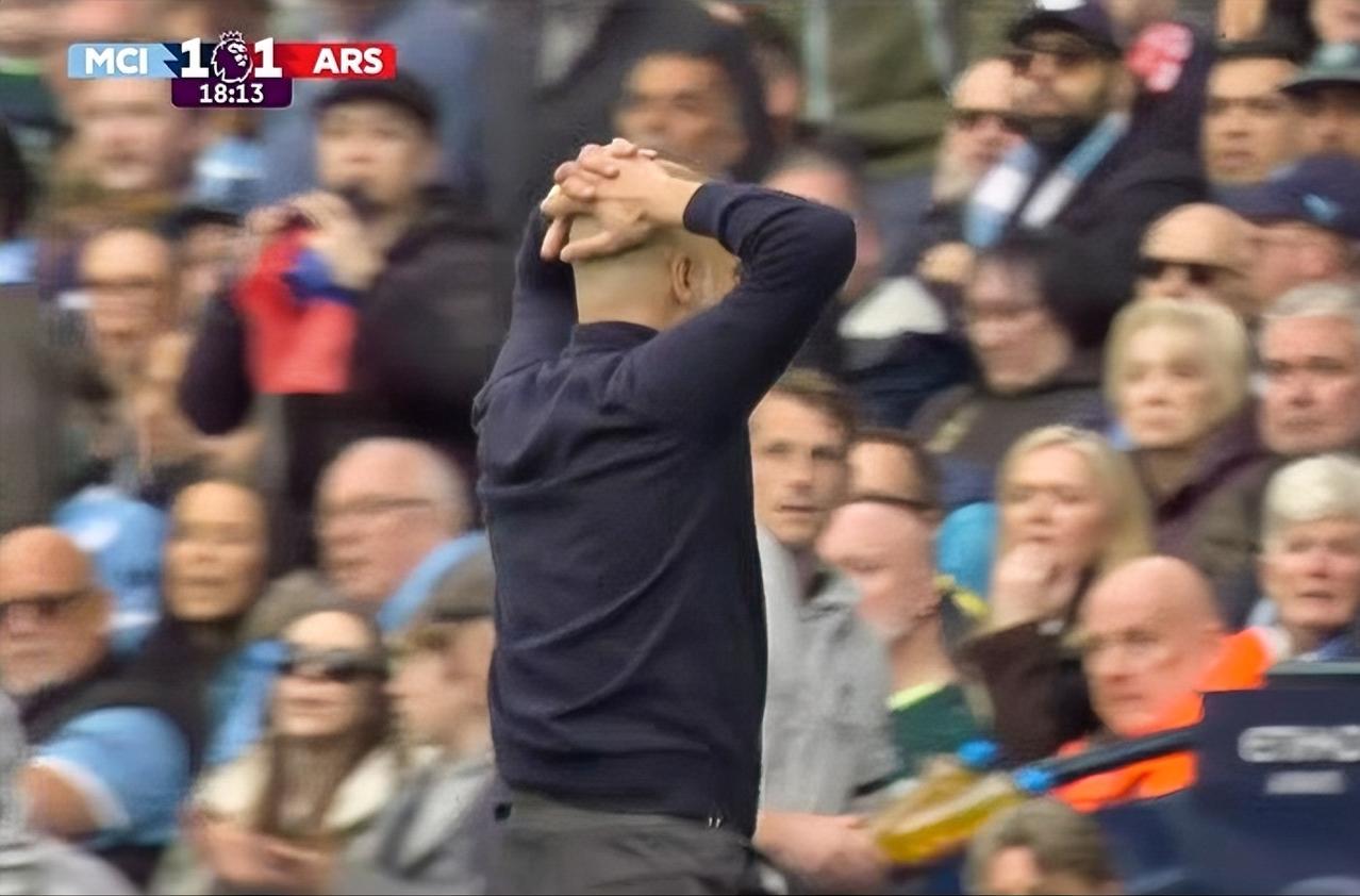 崩溃！瓜迪奥拉直接抱头无语，多纳鲁马18分钟灾难失误，强行制造曼城vs阿森纳双强